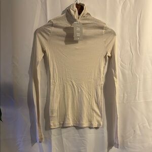 (NWT) H&M | Cream Fitted Turtleneck